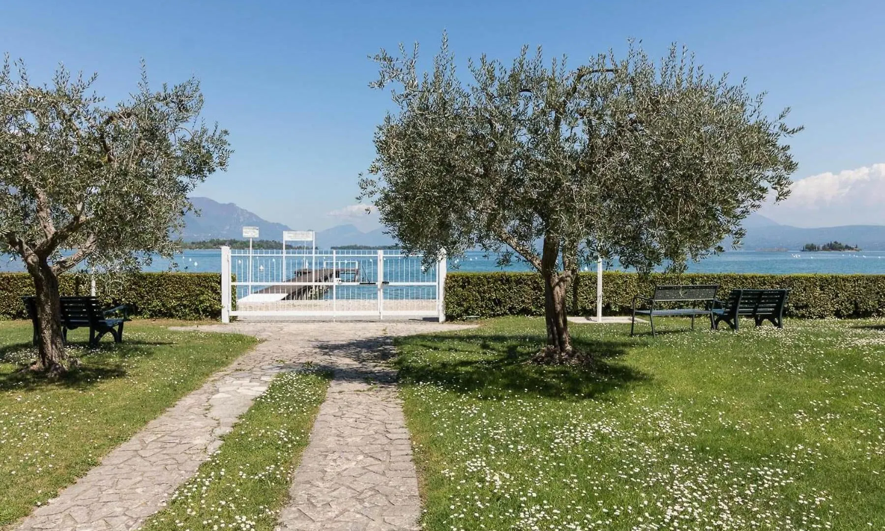 Apartment Il Professore Lakefront Manerba del Garda